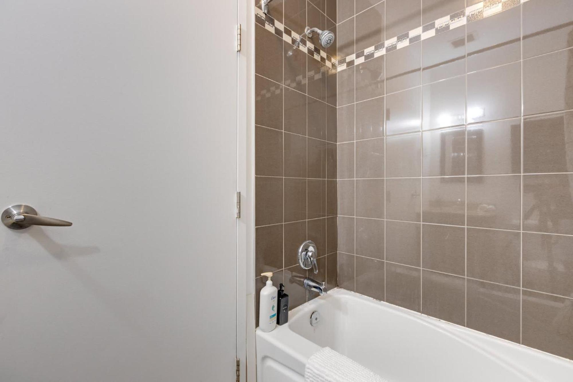 M11 - Stylish & Cozy 2Bdr In Plateau Montreal Appartement Buitenkant foto